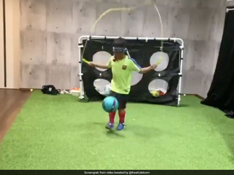 Blindfolded Kid Does Kick-Ups While Skipping In Amazing Video. Watch
