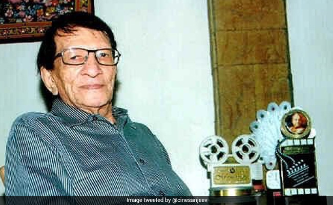 Veteran Lyricist Yogesh Gaur Dies, Lata Mangeshkar Pays Tribute