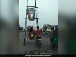 देसी जुगाड़! शख्स ने परिवार के साथ घर पहुंचने के लिए बाइक के साथ जोड़ा ''झूला'', देखें Viral Video देसी जुगाड़! शख्स ने परिवार के साथ घर पहुंचने के लिए बाइक के साथ जोड़ा ''झूला'', देखें Viral Video