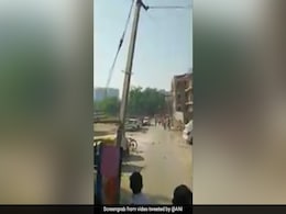 दिल्ली-गुरुग्राम बॉर्डर पर एंट्री रोकी तो लोगों ने पुलिस पर बरसाए पत्थर दिल्ली-गुरुग्राम बॉर्डर पर एंट्री रोकी तो लोगों ने पुलिस पर बरसाए पत्थर