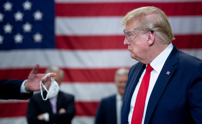 डोनाल्ड ट्रंप का एक और सहायक मिला कोरोना पॉजिटिव, रोज जांच कराएंगे अमेरिकी राष्ट्रपति