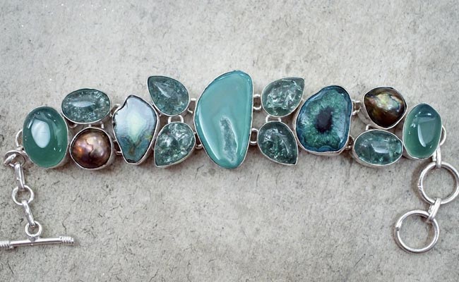 Shine Bright When You Add These 4 Chic Jewellery Picks To Your Outfit