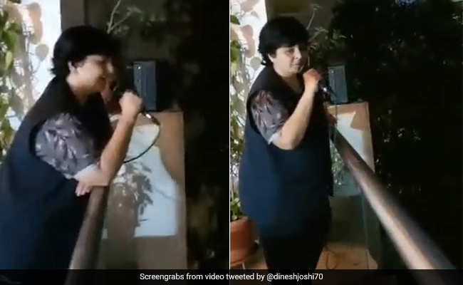 Falguni Pathak's Balcony Concert For Neighbours Is Viral. Watch