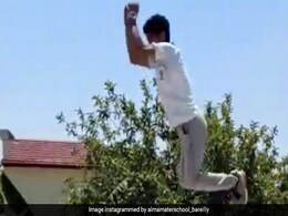 लॉकडाउन में स्कूल ने बच्चों को दिया टास्क, तो लड़के ने छत पर दिखाए ऐसे करतब - देखें पूरा Video लॉकडाउन में स्कूल ने बच्चों को दिया टास्क, तो लड़के ने छत पर दिखाए ऐसे करतब - देखें पूरा Video