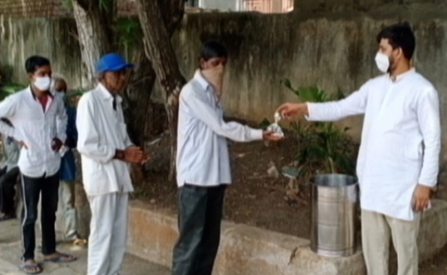 Meet The Pune Man Who Spent His Wedding Fund To Help Migrants