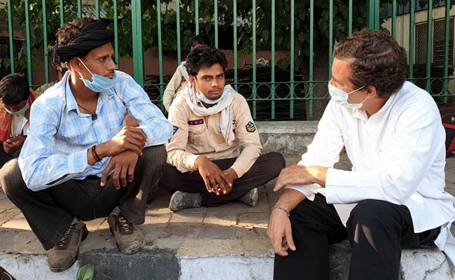 "<i>Dramabaazi</i>": Nirmala Sitharaman After Rahul Gandhi Meets Migrant Workers