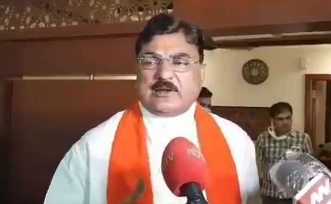 गेहूं खरीदी केंद्र पर 6 दिन से इंतजार कर रहे किसान की मौत, मंत्री जी बोले, 'हार्ट अटैक किसी को भी आ सकता है'