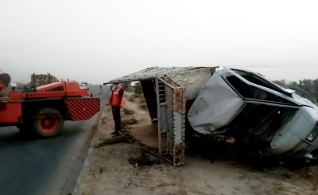 उत्तर प्रदेश : इटावा में हाईवे पर वाहनों की भिड़ंत, छह किसानों की दर्दनाक मौत