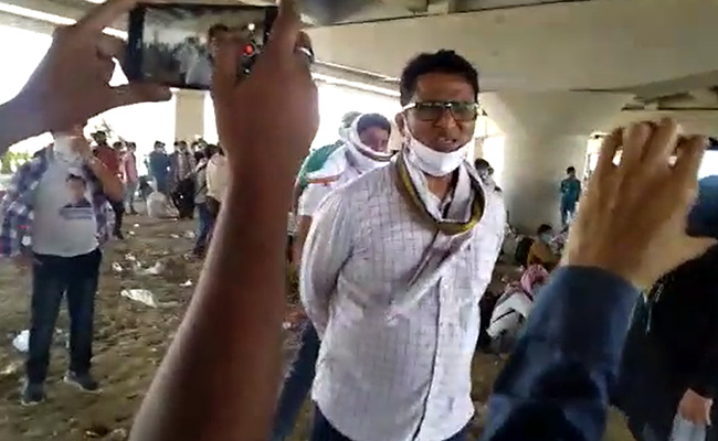 Delhi Congress Leader Detained For Helping Migrants Reach UP Border