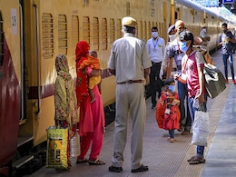 जावेद अख्तर ने मजदूरों से रेल किराया वसूलने की बात पर किया Tweet, बोले- भूख से मर रहे बेरोजगारों को... जावेद अख्तर ने मजदूरों से रेल किराया वसूलने की बात पर किया Tweet, बोले- भूख से मर रहे बेरोजगारों को...