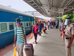 'रेल सेवा' आज से चालू : ट्रेनों में सफर के लिए 80,000 से ज्यादा यात्रियों ने बुक की टिकट, रेलवे को 16 करोड़ से ज्यादा की कमाई 'रेल सेवा' आज से चालू : ट्रेनों में सफर के लिए 80,000 से ज्यादा यात्रियों ने बुक की टिकट, रेलवे को 16 करोड़ से ज्यादा की कमाई