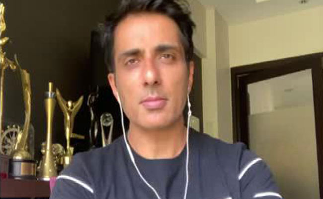 Sonu Sood Stopped From Meeting Migrants At Mumbai's Bandra Station. Not By Us, Say Mumbai Police