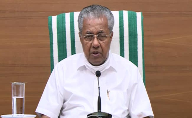 अपने नेताओं पर आंसू गैस छोड़े जाने से नाराज कांग्रेस ने केरल CM को ‘ कायर’ और ‘मनोरोगी’ कहा