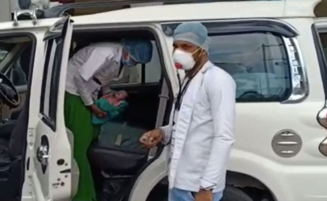 In Madhya Pradesh, Migrant Worker Goes Into Labour, Gives Birth In SUV