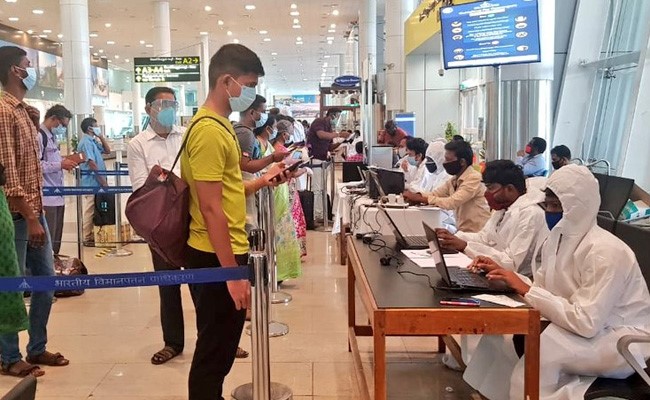 Aviation Minister Hardeep Puri Revises Figures, Says 832 Flights Operated On Monday