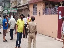 बिहार में क्वारेंटीन सेंटर का ताला तोड़कर भाग निकले प्रवासी मजदूर बिहार में क्वारेंटीन सेंटर का ताला तोड़कर भाग निकले प्रवासी मजदूर