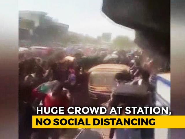 Sea Of Bihar Migrants Outside Mumbai's Bandra Station, Few Make It To Train