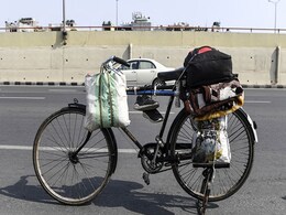 Father Riding Pillion, Girl, 15, Cycles 1,200 km To Get Home In Bihar Father Riding Pillion, Girl, 15, Cycles 1,200 km To Get Home In Bihar