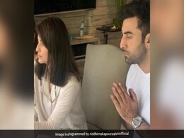 ऋषि कपूर की तेरहवीं में भावुक नजर आईं बेटी, आलिया भट्ट सहित परिवार के बाकी सदस्य भी हुए शामिल- देखें Photos ऋषि कपूर की तेरहवीं में भावुक नजर आईं बेटी, आलिया भट्ट सहित परिवार के बाकी सदस्य भी हुए शामिल- देखें Photos