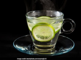 पेशाब से आता है झाग तो सुबह खाली पेट करें इस मैजिकल ड्रिंक का सेवन, किडनी की सफाई में भी है मददगार पेशाब से आता है झाग तो सुबह खाली पेट करें इस मैजिकल ड्रिंक का सेवन, किडनी की सफाई में भी है मददगार
