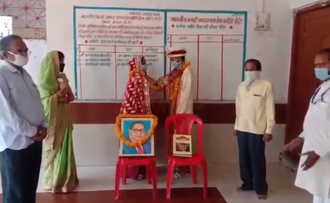 लॉकडाउन के बीच मध्यप्रदेश के सीहोर में संपन्न हुआ अनोखा विवाह, मंदिर में संविधान की शपथ लेकर हुई शादी