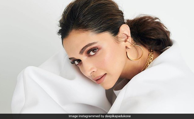 ICYMI: Deepika Padukone's "Happy Sunday" Looks Like This