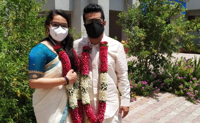 In Kerala Couple's Wedding, Mangalsutra Via Speed Post, Parents On Zoom