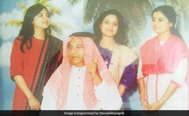 The Story Behind This Priceless Throwback Pic Of Kishore Kumar With Alka Yagnik, Sapna Mukherjee And Sadhana Sargam