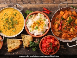 Karwa Chauth 2023: कब है करवा चौथ, रात के खाने में अपनी थाली में जरूर शामिल करें ये चीजें Karwa Chauth 2023: कब है करवा चौथ, रात के खाने में अपनी थाली में जरूर शामिल करें ये चीजें