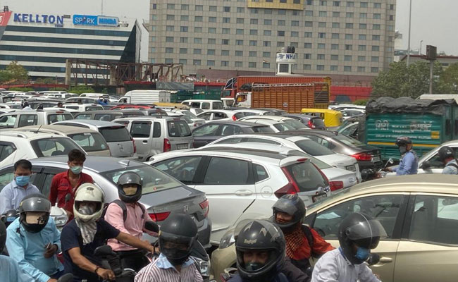 Delhi-Gurgaon Border Shut, Hundreds Of Pedestrians Protest, Traffic Chaos