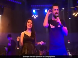 नेहा कक्कड़ ने आतिफ असलम संग यूं बांधा समां, झूमने पर मजबूर हुए दर्शक- देखें थ्रोबैक Video नेहा कक्कड़ ने आतिफ असलम संग यूं बांधा समां, झूमने पर मजबूर हुए दर्शक- देखें थ्रोबैक Video