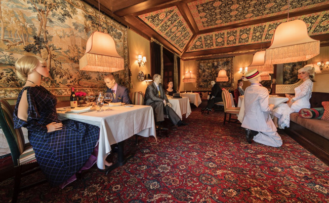 Dinner With Dummies: US Eatery Fills Empty Seats With Mannequins