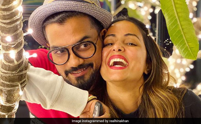 Trending: Hina Khan Meets Boyfriend Rocky Jaiswal "After Ages," Shares Pic