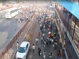 लॉकडाउन: भूख से तड़पते मजदूरों ने बैरिकेड तोड़ नेशनल हाइवे पर लगा दी दौड़, देखें VIDEO लॉकडाउन: भूख से तड़पते मजदूरों ने बैरिकेड तोड़ नेशनल हाइवे पर लगा दी दौड़, देखें VIDEO