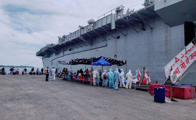 मालदीव में फंसे 698 भारतीयों को लेकर नौसेना का युद्धपोत आईएनएस जलाश्व कोच्चि के लिए रवाना