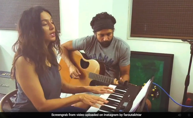 A Glimpse Of Farhan Akhtar And Shibani Dandekar's In-House Jam Session