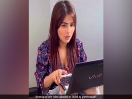 शहनाज गिल का इंटरनेट हुआ खराब, तो लैपटॉप लेकर घर के हर कोने में लगा दी दौड़- देखें  Tiktok Video शहनाज गिल का इंटरनेट हुआ खराब, तो लैपटॉप लेकर घर के हर कोने में लगा दी दौड़- देखें  Tiktok Video
