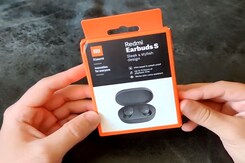 Redmi EarBuds S Unboxing: Budget Truly Wireless Earphones Redmi EarBuds S Unboxing: Budget Truly Wireless Earphones