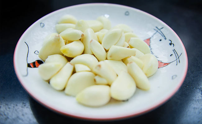 Garlic is rich source of allicin, vitamin B6, seleniumetc