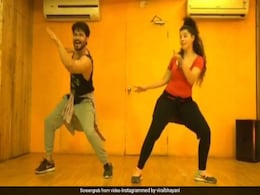 संभावना सेठ ने साउथ के गाने पर किया जोरदार डांस, नजरें हटाना हुआ मुश्किल- देखें Video संभावना सेठ ने साउथ के गाने पर किया जोरदार डांस, नजरें हटाना हुआ मुश्किल- देखें Video
