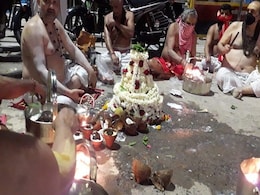 वाराणसी में बाबा विश्वनाथ की सप्त ऋषि आरती सड़क पर की गई! नया विवाद आया सामने वाराणसी में बाबा विश्वनाथ की सप्त ऋषि आरती सड़क पर की गई! नया विवाद आया सामने