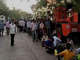 उत्तर प्रदेश: योगी सरकार ने आने वाले प्रवासी श्रमिकों की स्किल मेंपिंग कर तैयार की पहली सूची उत्तर प्रदेश: योगी सरकार ने आने वाले प्रवासी श्रमिकों की स्किल मेंपिंग कर तैयार की पहली सूची