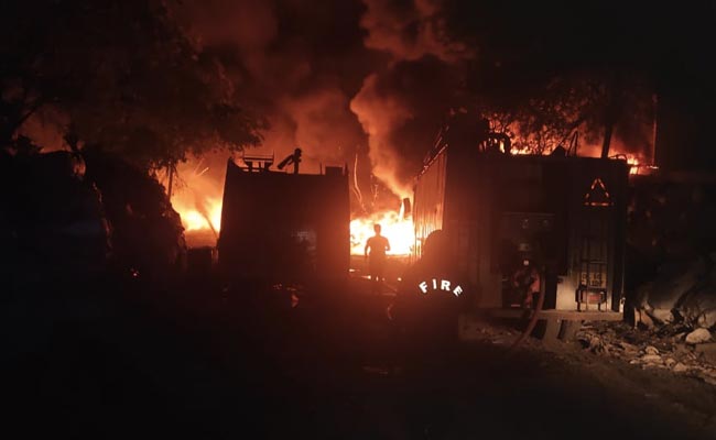 नशे में धुत शख्स ने टक्कर मार तोड़ डाली कुतुबमीनार की दीवार, कार में हुआ ब्लास्ट, ASI ने कहा- आरोपी से ही हो नुकसान की भरपाई