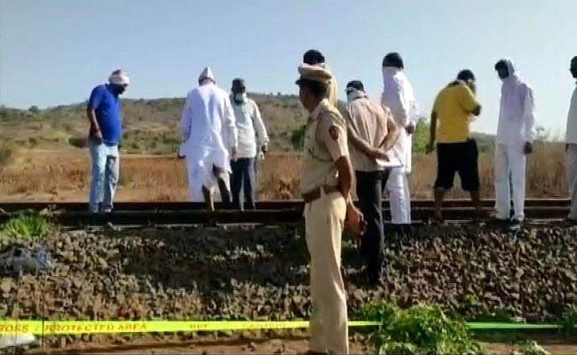 गांव लाये जा रहे हैं औरंगाबाद हादसे में मृत श्रमिकों के शव