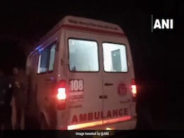 उत्तर प्रदेश के महोबा में सड़क हादसा: ट्रक पलटने से 3 प्रवासी मजदूरों की मौत, 12 घायल उत्तर प्रदेश के महोबा में सड़क हादसा: ट्रक पलटने से 3 प्रवासी मजदूरों की मौत, 12 घायल