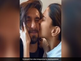 दीपिका पादुकोण को रणवीर सिंह पर कुछ इस तरह आया प्यार, Video हुआ वायरल दीपिका पादुकोण को रणवीर सिंह पर कुछ इस तरह आया प्यार, Video हुआ वायरल