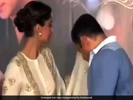 सलमान खान ने सोनम कपूर के दुपट्टे से पोछा पसीना, तो एक्ट्रेस ने यूं दिया रिएक्शन- देखें Throwback Video सलमान खान ने सोनम कपूर के दुपट्टे से पोछा पसीना, तो एक्ट्रेस ने यूं दिया रिएक्शन- देखें Throwback Video