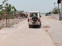 बिहार के वैशाली में इंसानियत शर्मसार, कोरोना वायरस के मरीज़ की चिता को अधजला छोड़ा, शव को खा रहे थे कुत्ते बिहार के वैशाली में इंसानियत शर्मसार, कोरोना वायरस के मरीज़ की चिता को अधजला छोड़ा, शव को खा रहे थे कुत्ते