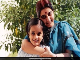 Mother's Day पर सुषमा स्वराज की बेटी ने शेयर की पुरानी तस्वीर, लिखा- ''मैं आपको हर सांस के साथ याद करती हूं'' Mother's Day पर सुषमा स्वराज की बेटी ने शेयर की पुरानी तस्वीर, लिखा- ''मैं आपको हर सांस के साथ याद करती हूं''