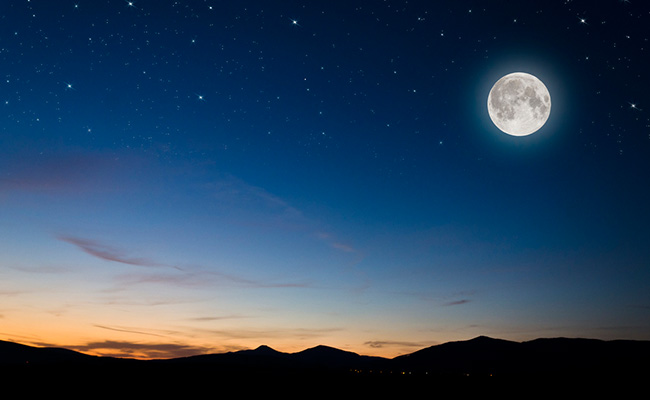 14 मई को आसमान में चांद के साथ दिखाई देगा मंगल ग्रह, ऐसे होगा इस खूबसूरत नजारे का दीदार